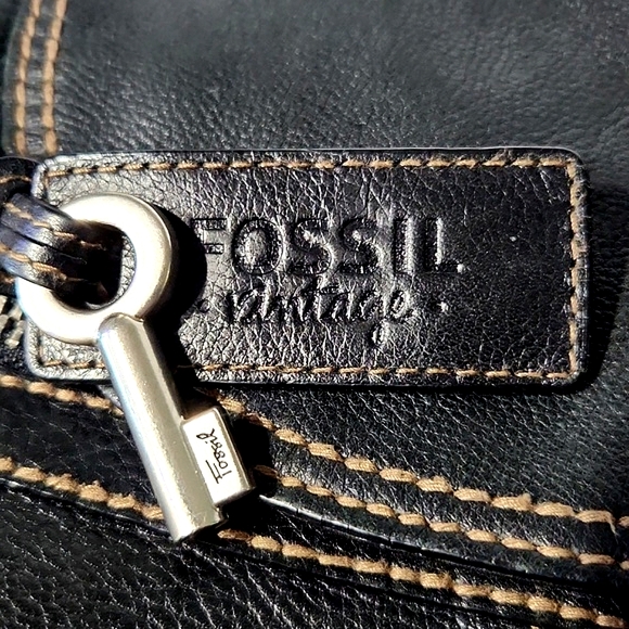 Fossil Vintage Black Pebbled Leather Crossbody Shoulder Bag Purse EUC - Picture 3 of 16